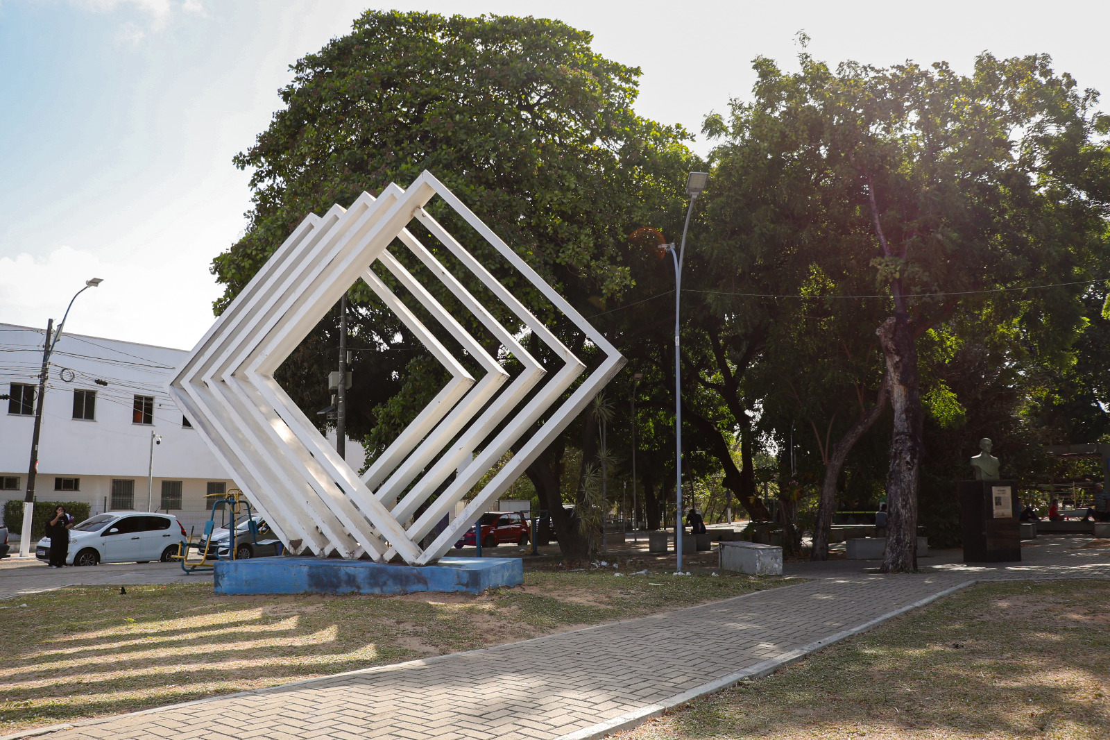 Obra artística de Sérvulo Esmeraldo na entrada do Campus do Pici