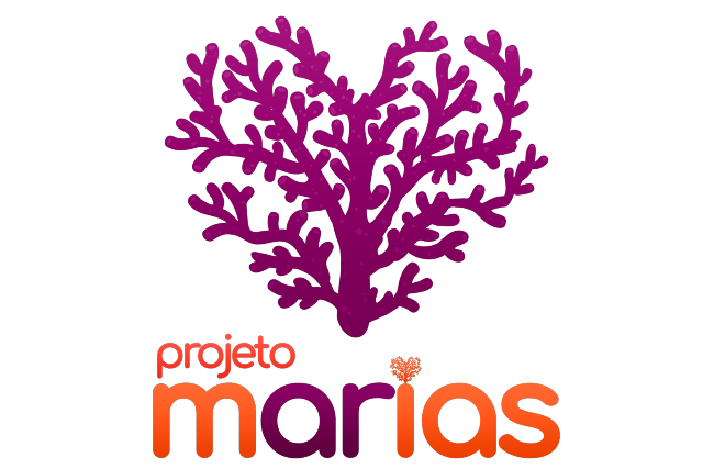 Logo do “Projeto Marias”: apresenta um coral roxo estilizado acima do nome da marca, escrito em letras minúsculas com as cores laranja e degradê roxo-alaranjado.