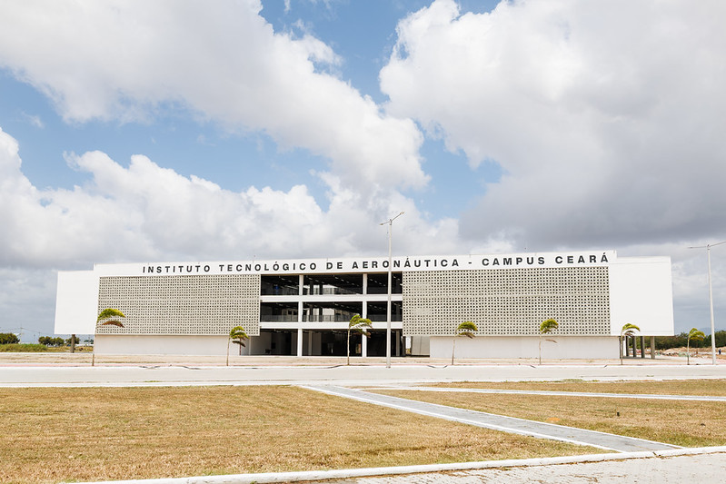Fotografia de prédio do campus do ITA no Ceará