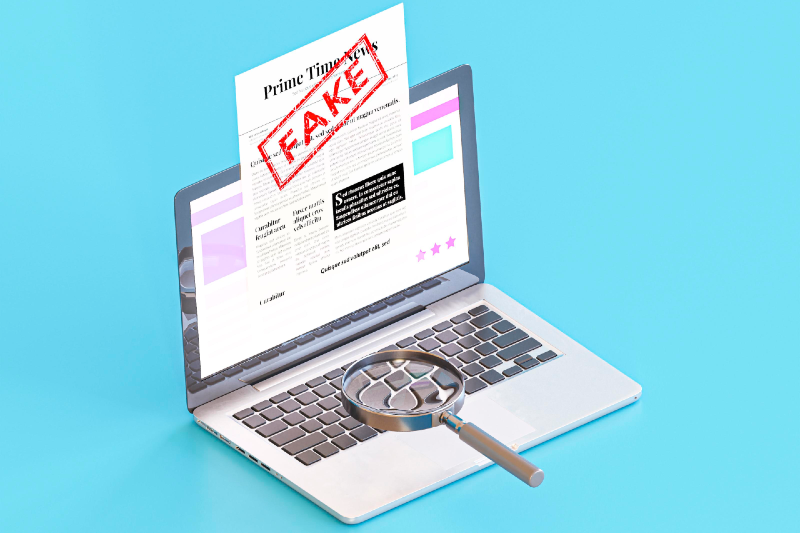 Ilustra&ccedil;&atilde;o de computador com tela aparecendo a mensagem Fake News