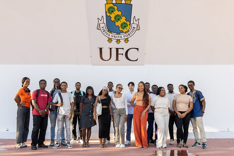 V&aacute;rios jovens negros na Concha Ac&uacute;stica da UFC